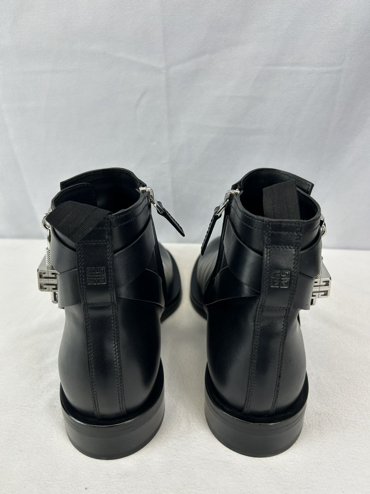 Givenchy Givenchy Lock Ankle Boots In Leather Size US 9 / IT 39 - 9 Thumbnail