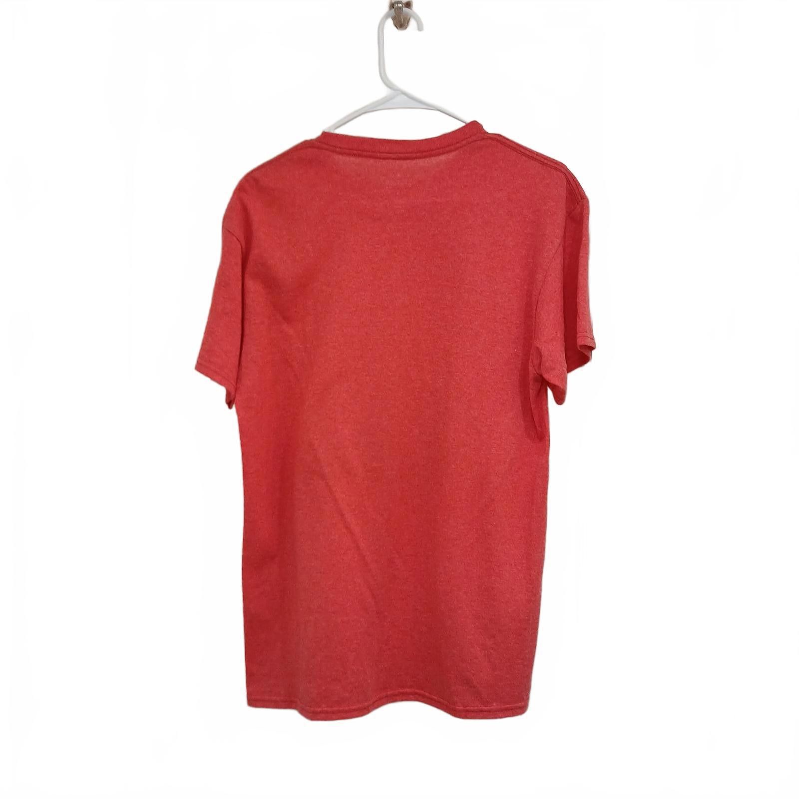 Designer Christmas Vacation NWT T-shirt Red Medium Size ONE SIZE - 5 Thumbnail