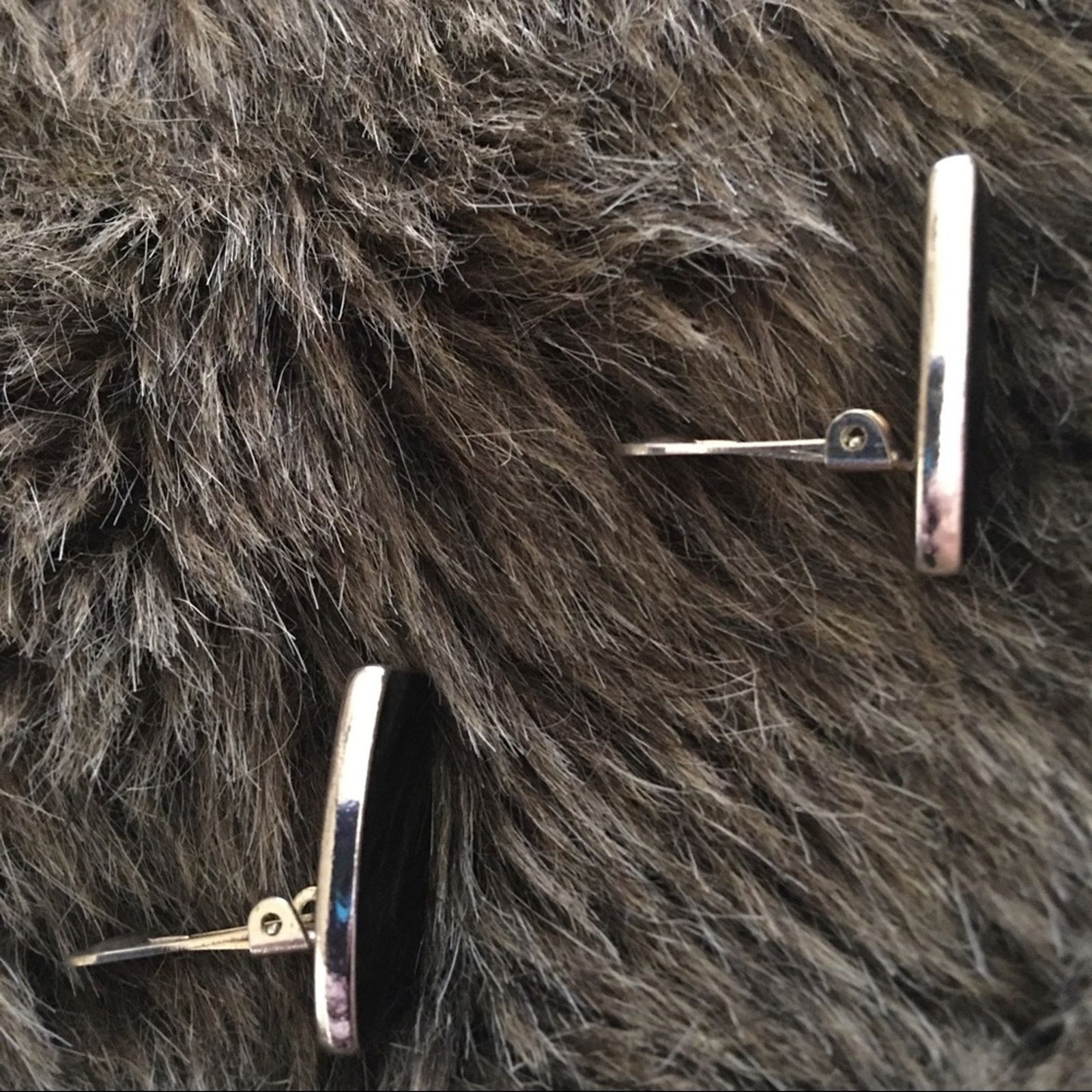 Vintage Vintage 80s Weekenders black enamel clip earrings Size ONE SIZE - 4 Thumbnail