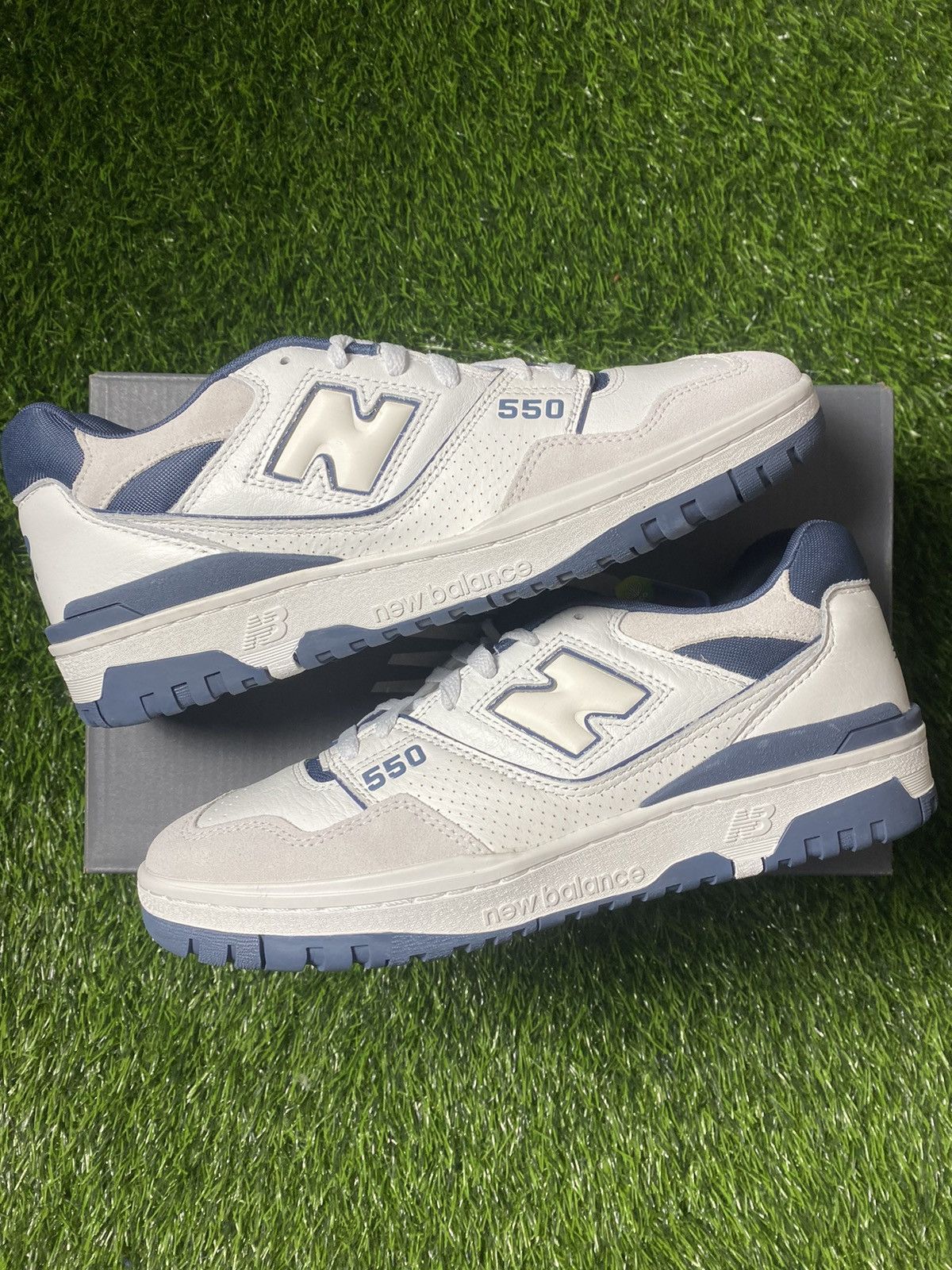 new balance 550 men white blue