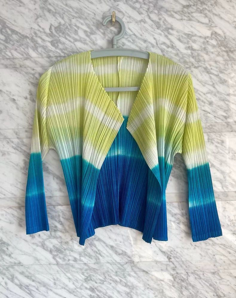 Issey Miyake Issey Miyake size:3 Yellow and blue gradient pleated cardi Size XS / US 0-2 / IT 36-38 - 1 Thumbnail