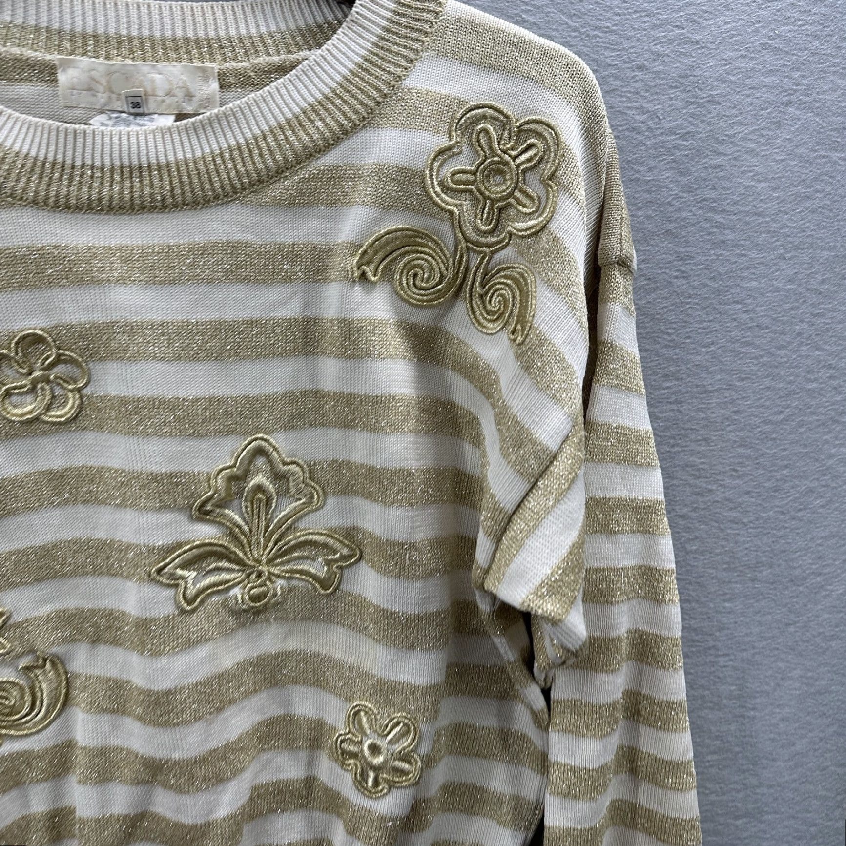 Escada VINTAGE Escada Sweater Womens Medium Gold White Striped Metallic Knit Pullover Embroidered Logo 80s Flower Glitter Dolman Long Sleeve Crew Neck Womens Size M / US 6-8 / IT 42-44 - 4 Thumbnail