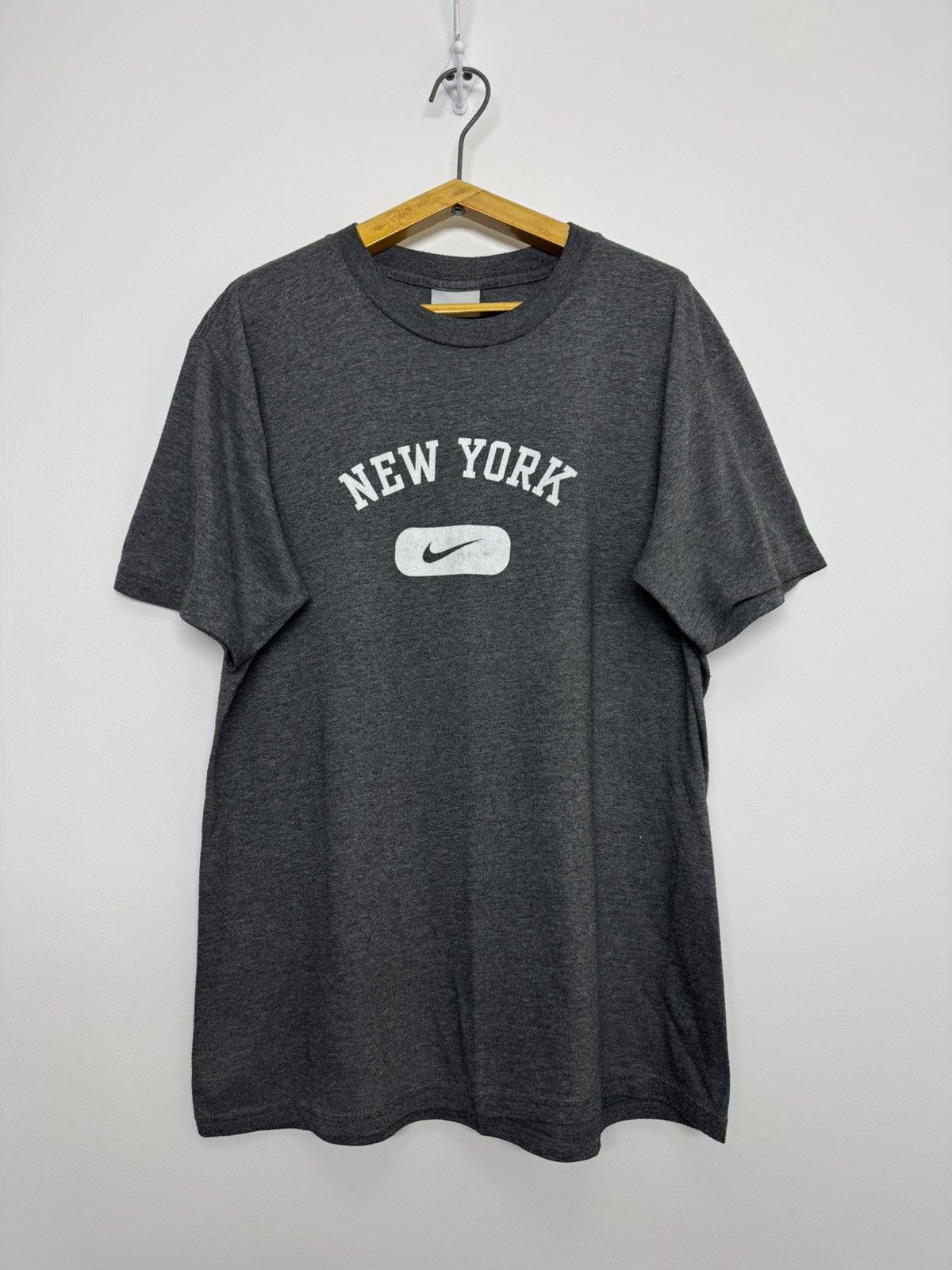 Nike Vintage Nike T Shirt Y2K Center Swoosh New York Size US M / EU 48-50 / 2 - 1 Thumbnail
