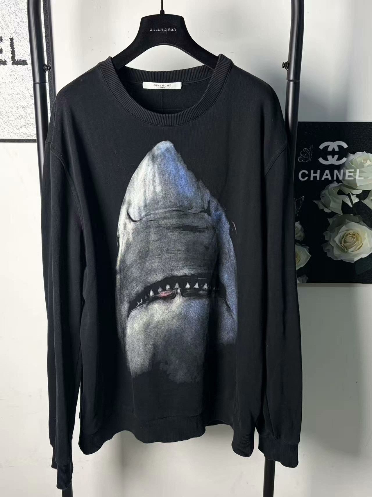 Givenchy Givenchy Shark White Hoodie xxl Men Size US XXL / EU 58 / 5 - 1 Thumbnail