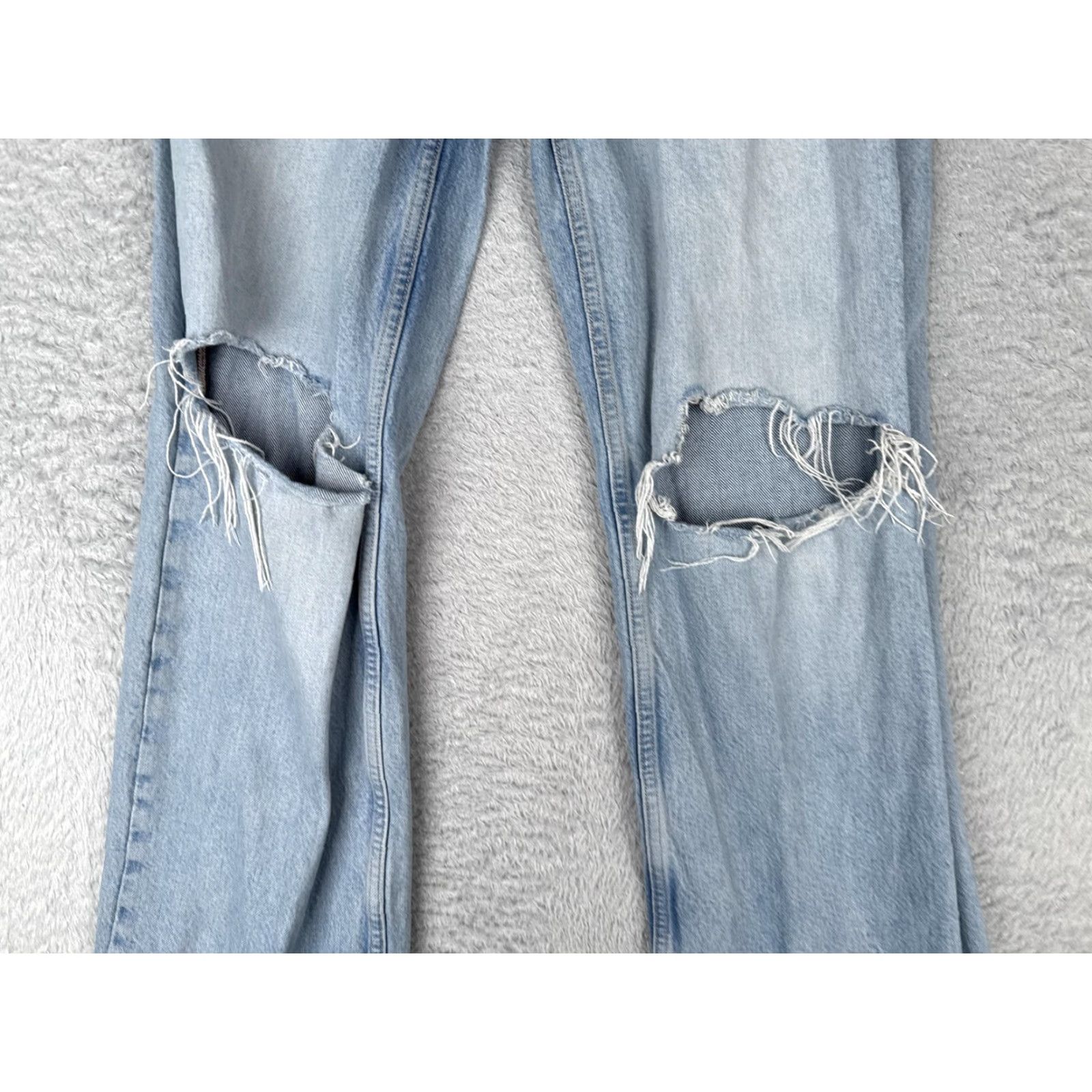 Zara Zara Jeans Women 6 Light Wash Distressed Ripped Knee High Rise Raw Hem Wide Leg Size 28" / US 6 / IT 42 - 3 Thumbnail