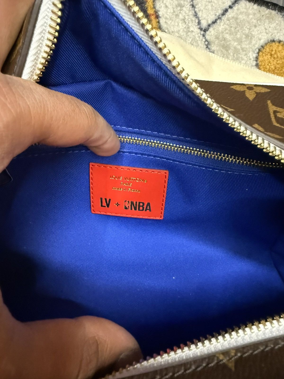 Louis Vuitton × NBA Louis Vuitton x NBA Cloakroom Dopp Kit Monogram Size ONE SIZE - 6 Thumbnail