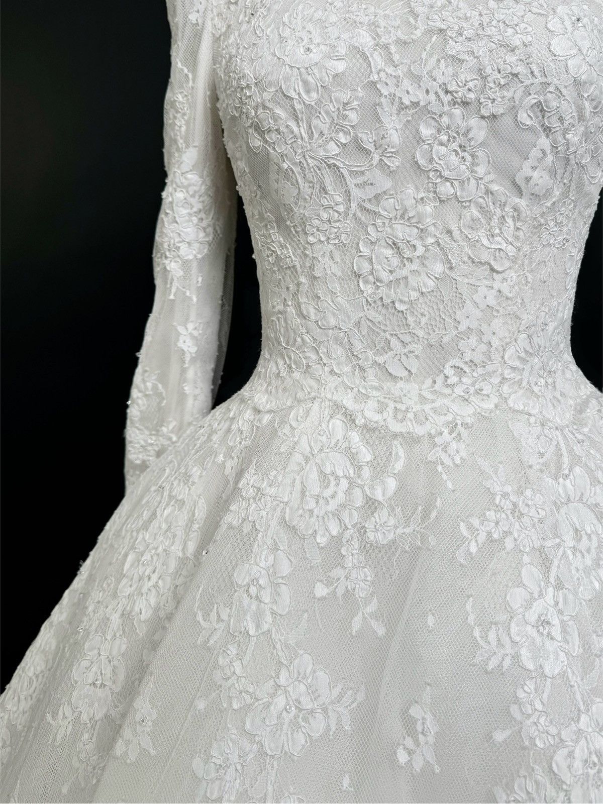 Other Preloved US 2 Anna Augusta French Corded Lace Bridal Gown Size XS / US 0-2 / IT 36-38 - 5 Thumbnail
