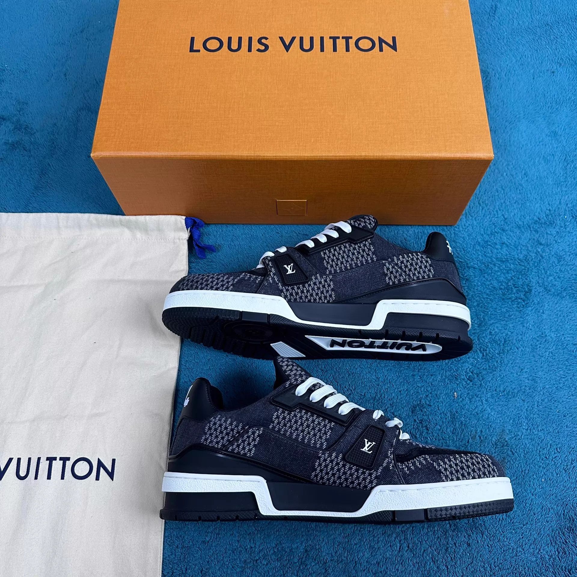 Louis Vuitton LV Trainer Leather Monogram Low-Top Sneaker Black 6.5/40.5 Size US 7.5 / EU 40-41 - 3 Thumbnail