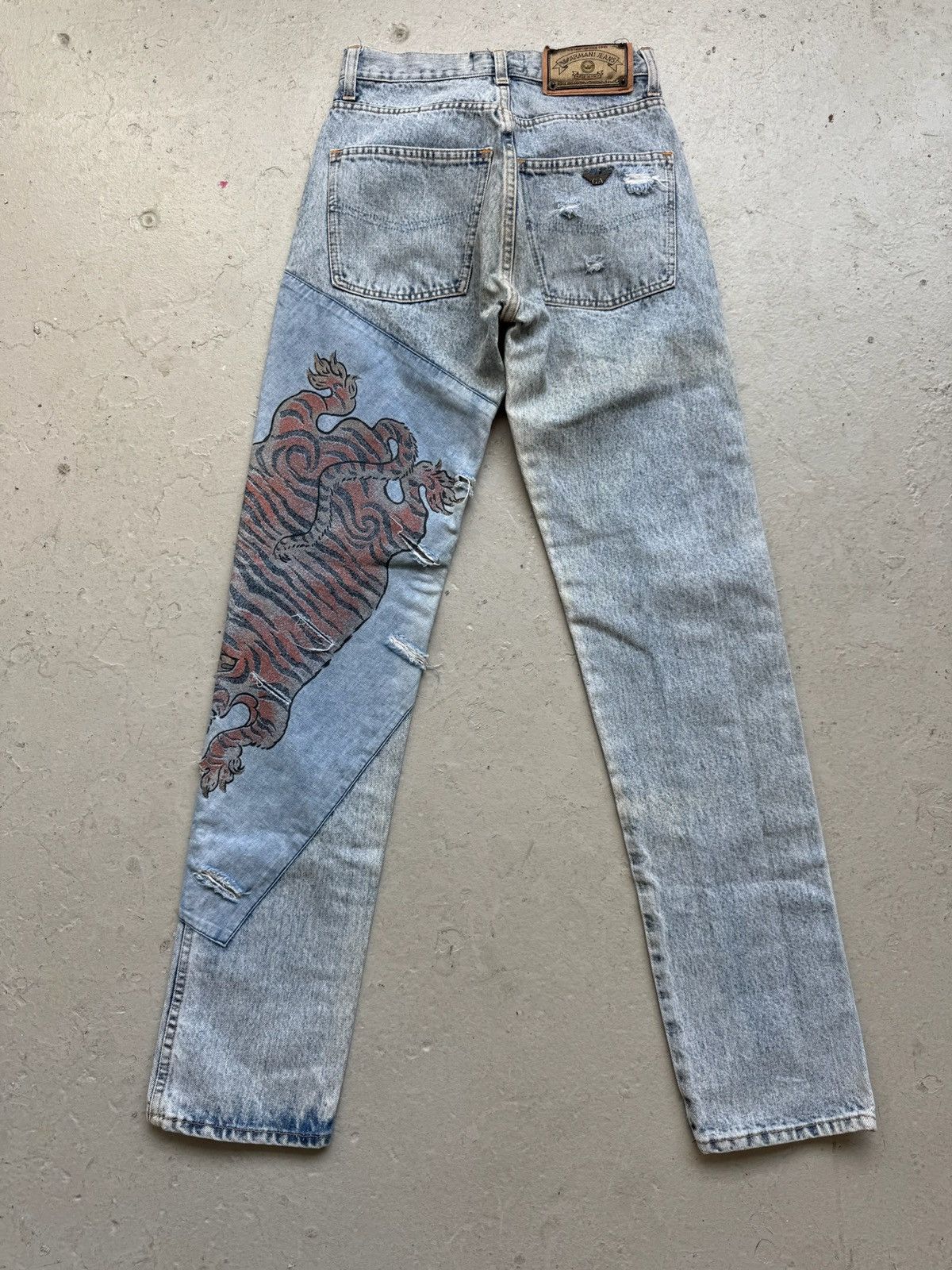 Giorgio Armani Armani Jeans 1990s Oriental Tiger Applique Washed Denim Size US 30 / EU 46 - 3 Thumbnail