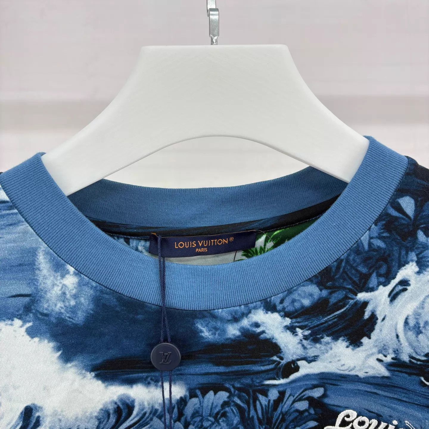 Louis Vuitton Louis Vuitton Wave Print Short Sleeve XL Tee NWT Size US XL / EU 56 / 4 - 3 Thumbnail