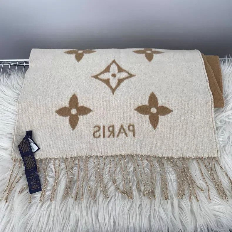 Louis Vuitton Louis Vuitton Tuddy cream-colored double-sided fringed cas Size ONE SIZE - 7 Thumbnail