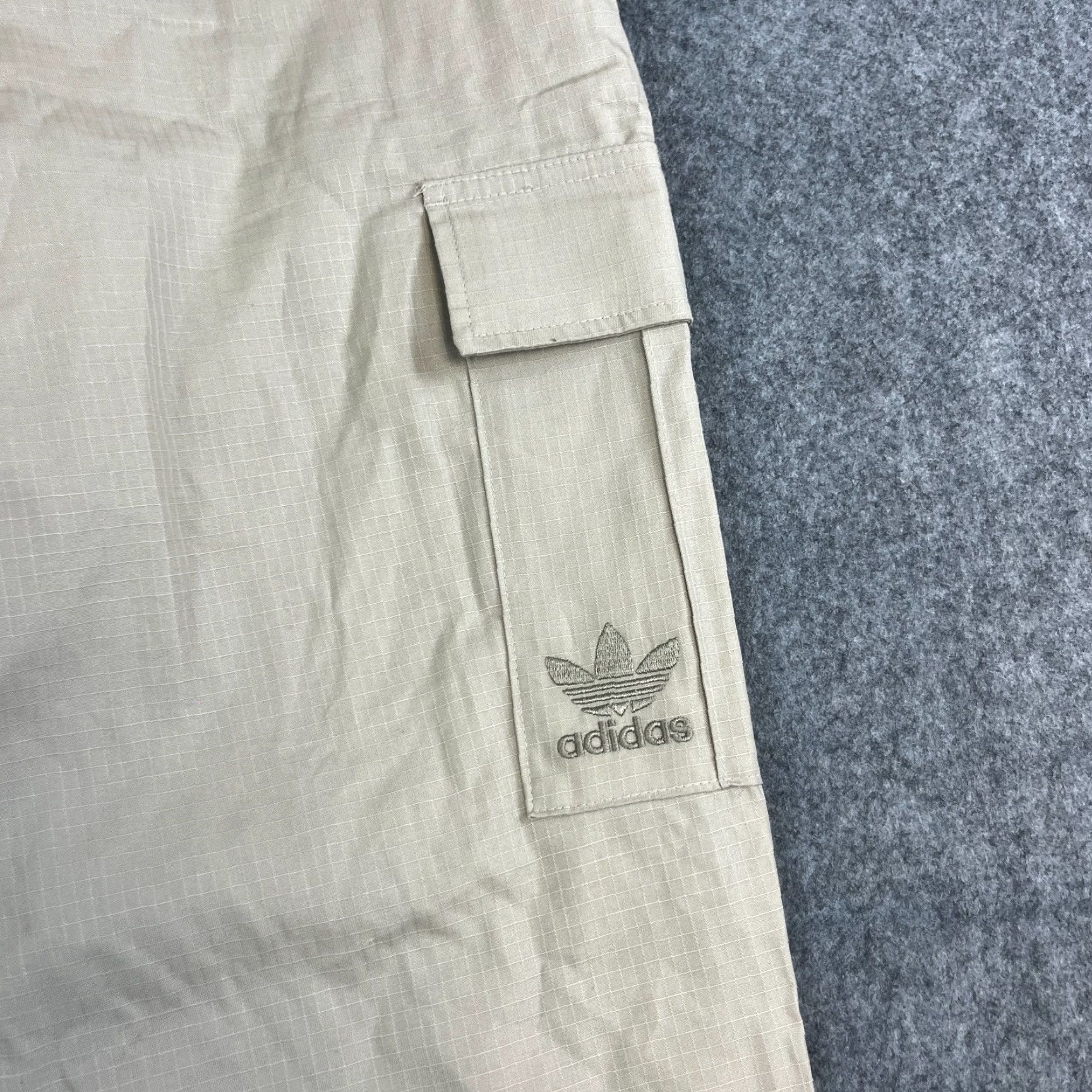 Adidas Adidas Mens Cargo Pants Sweat Joggers M Beige Trefoil Firebird Cargo Pants Jogger Regular Waist 32in Beige Adidas Originals Men Mens Size US 31 - 7 Thumbnail