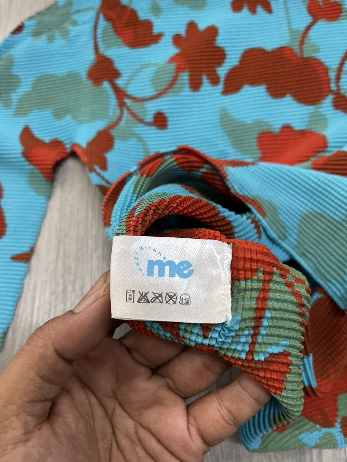 Pleats Please Issey Miyake Issey Miyake Floral Hi Neck Pleated Top In Turquoise Color Size S / US 4 / IT 40 - 8 Thumbnail