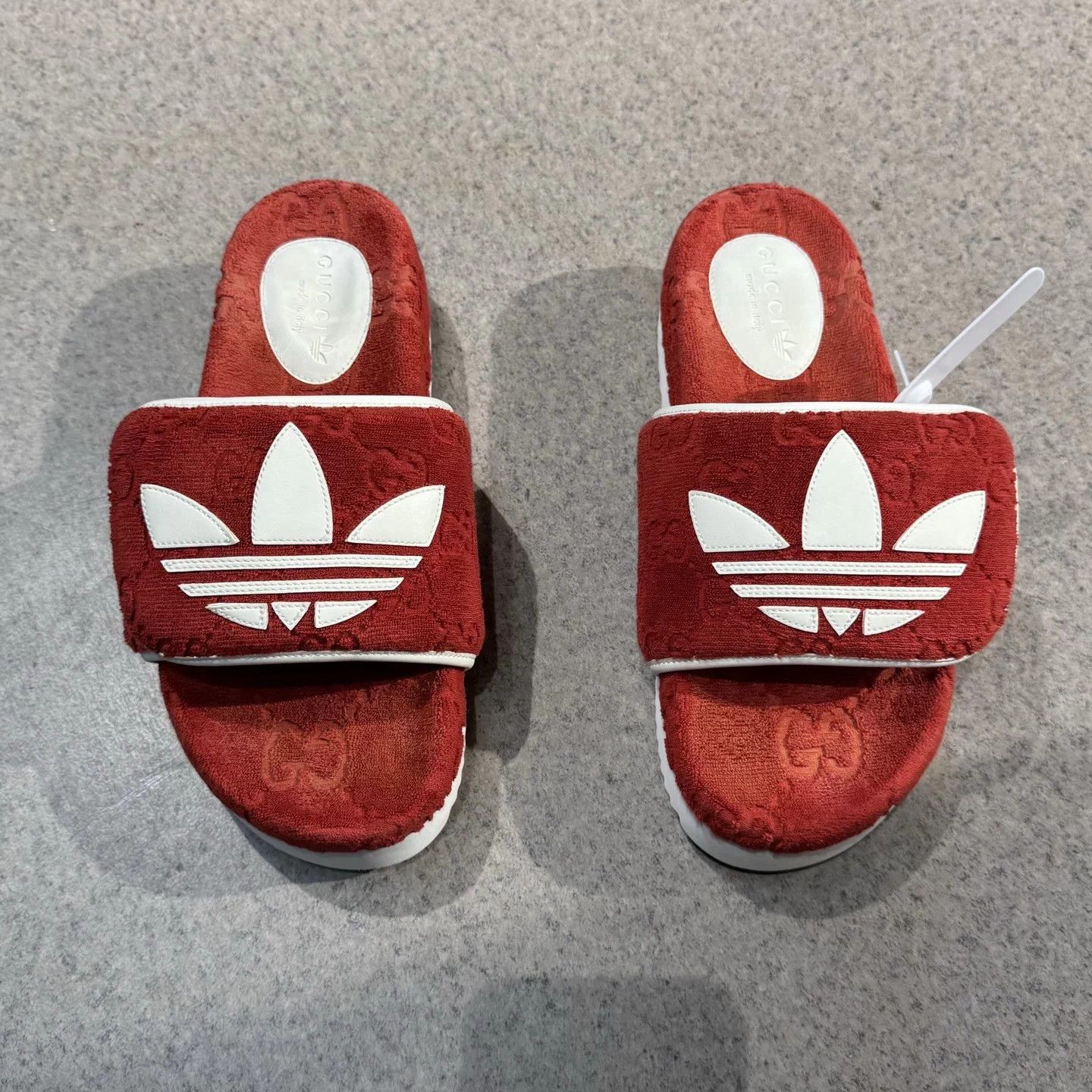 Gucci Gucci x Adidas Slipper Slides White/Red 8/42 Size US 8 / EU 41 - 5 Thumbnail