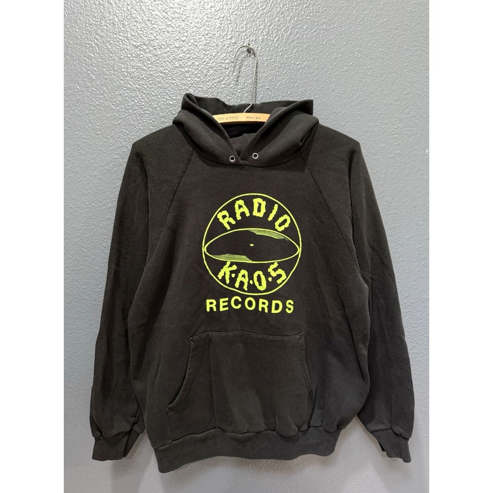 Hanes VINTAGE 90s Radio Kaos Records Hanes Hoodie Black Mens L Pullover United States Men 90s Theme Black pullover hoodie Hanes Large USA Mens Size US L / EU 52-54 / 3 - 3 Thumbnail