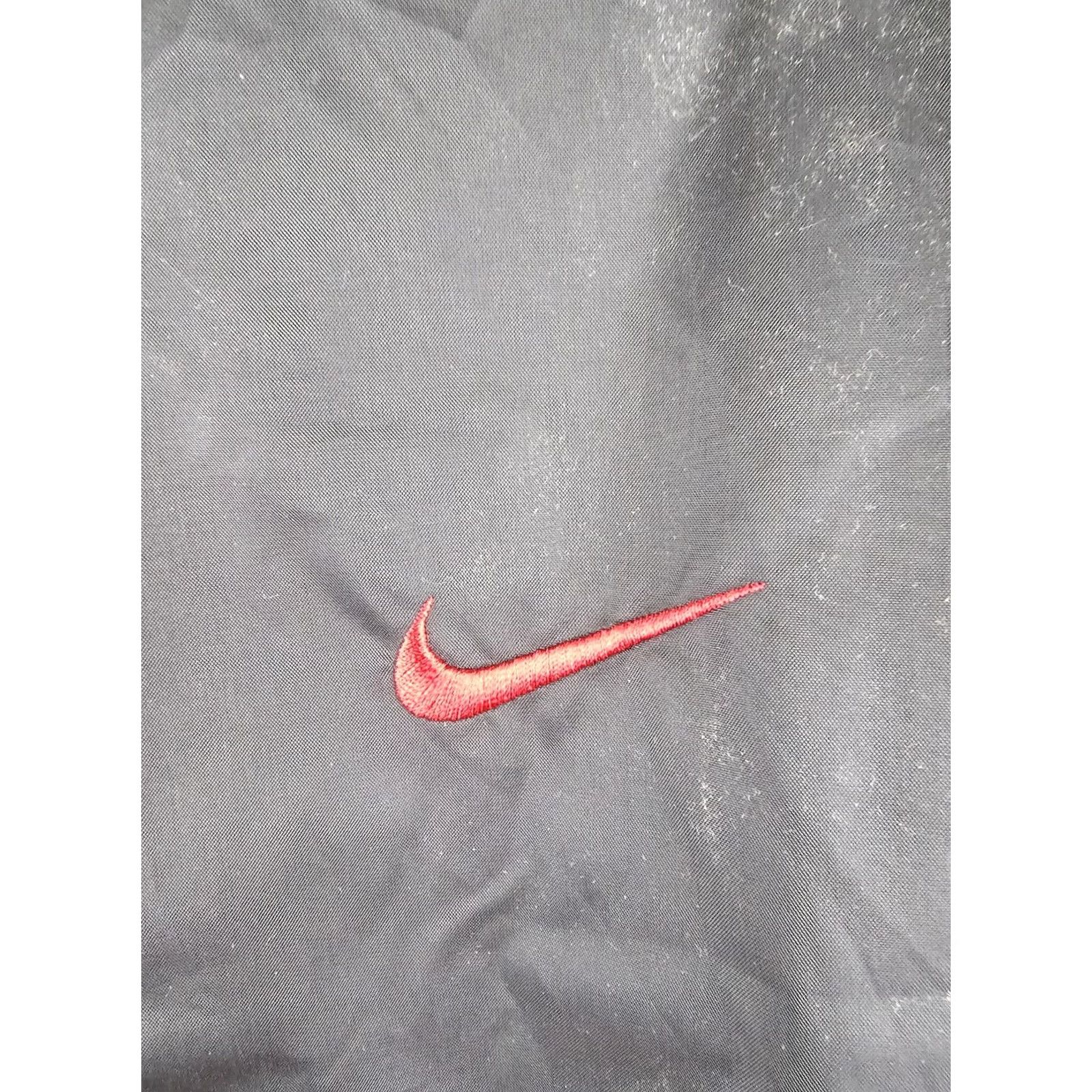 Nike VINTAGE Nike Windbreaker Jacket Black SZ LARGE 90's Swoosh Windbreaker Mens Jacket Black 27" Top to Bottom 23" Cross Shoulder 25" Shoulder to Cuff Size US L / EU 52-54 / 3 - 3 Thumbnail