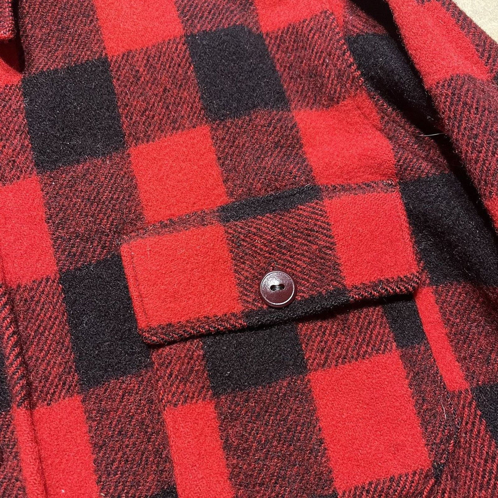 Vintage Vintage 50s 60s Buffalo Check Red/Black Wool Flannel Shirt Size US L / EU 52-54 / 3 - 2 Thumbnail