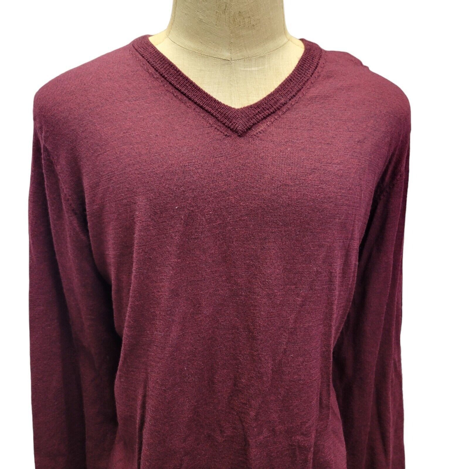 Bloomingdale's Men's Bloomingdale's 100% Merino Wool V-neck Sweater. Size Size US XXL / EU 58 / 5 - 2 Thumbnail