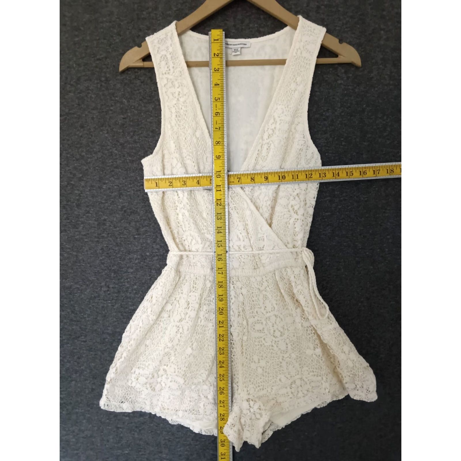 American Eagle Outfitters American Eagle Outfitters Romper XS Lace Boho Chic Ivory Solid Sleeveless V-Neck Tie Casual Spring Summer Womens XS Size 26" / US 2 / IT 38 - 4 Thumbnail