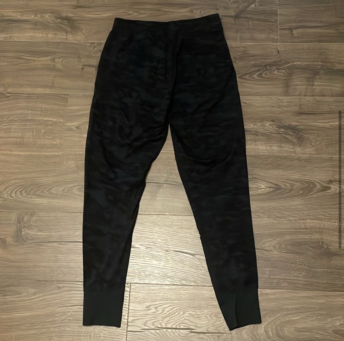 Alphalete Athletics Men’s Alphalete Black Camo Print Joggers, Size Small Size US 29 - 6 Thumbnail