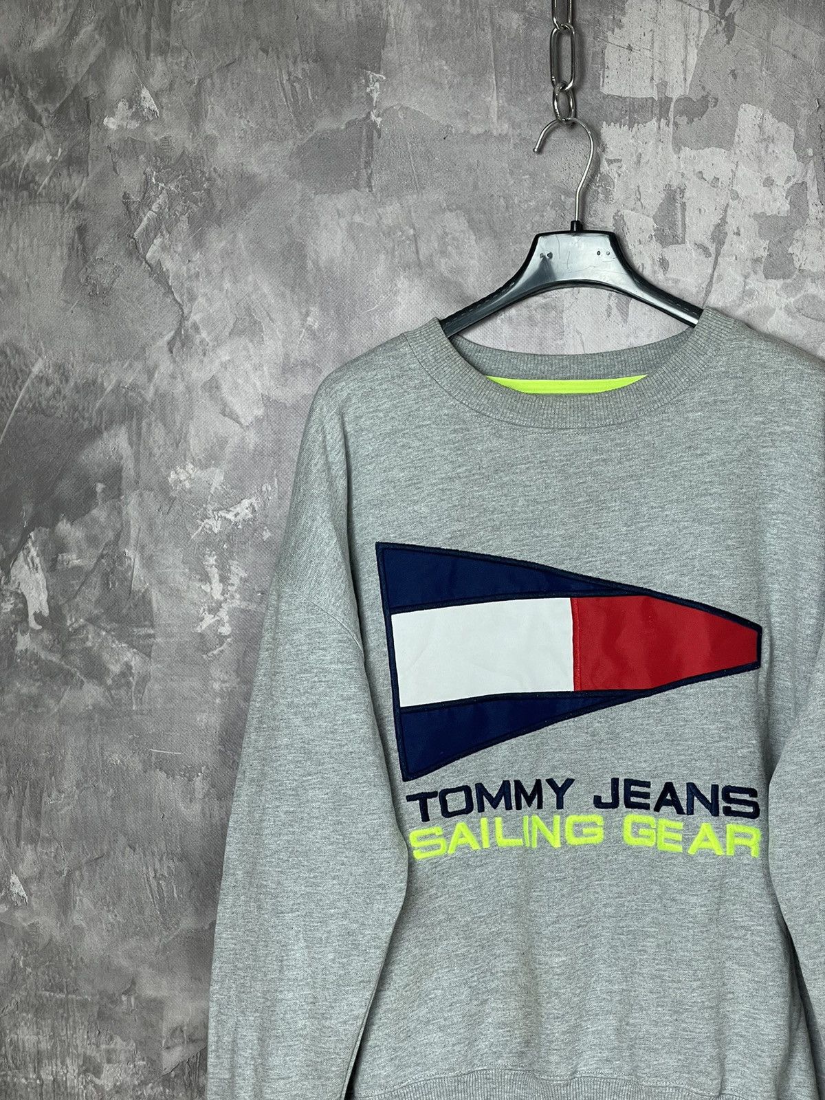 Tommy Hilfiger × Vintage Tommy Jeans vintage sweatshirt spellout logo Y2K Rare Size L Size US L / EU 52-54 / 3 - 3 Thumbnail