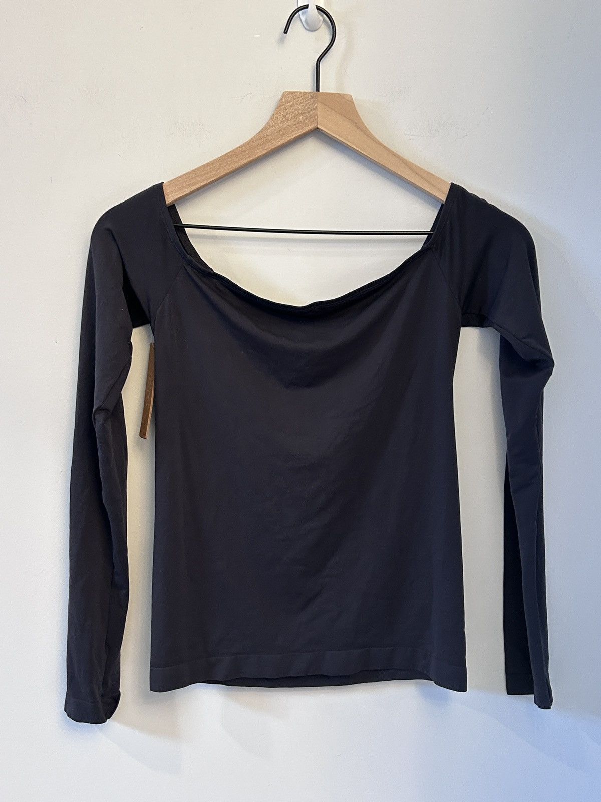 SKIMS Skims Soft Smoothing Seamless off the shoulder top L NWT Size L / US 10 / IT 46 - 6 Thumbnail