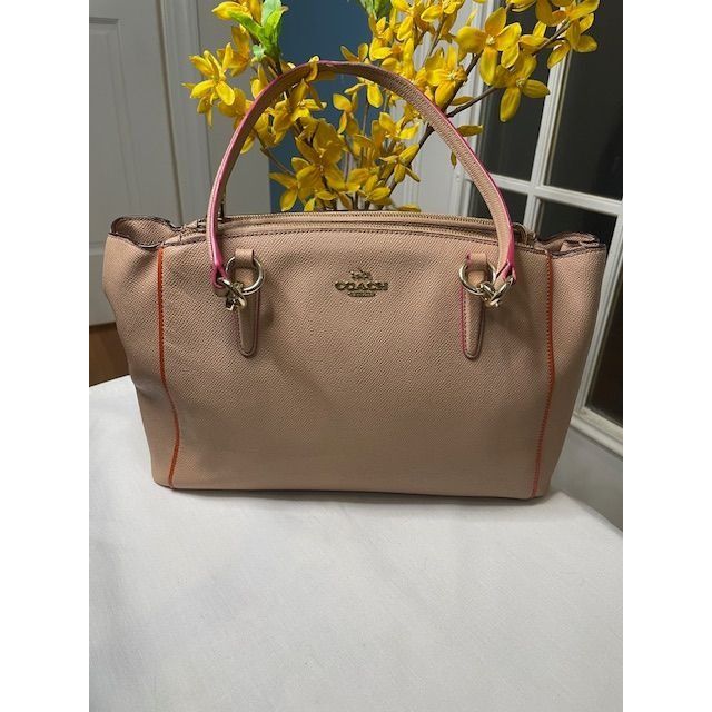 Versatile COACH Christie Cross grain Leather Carryall - Ligh
