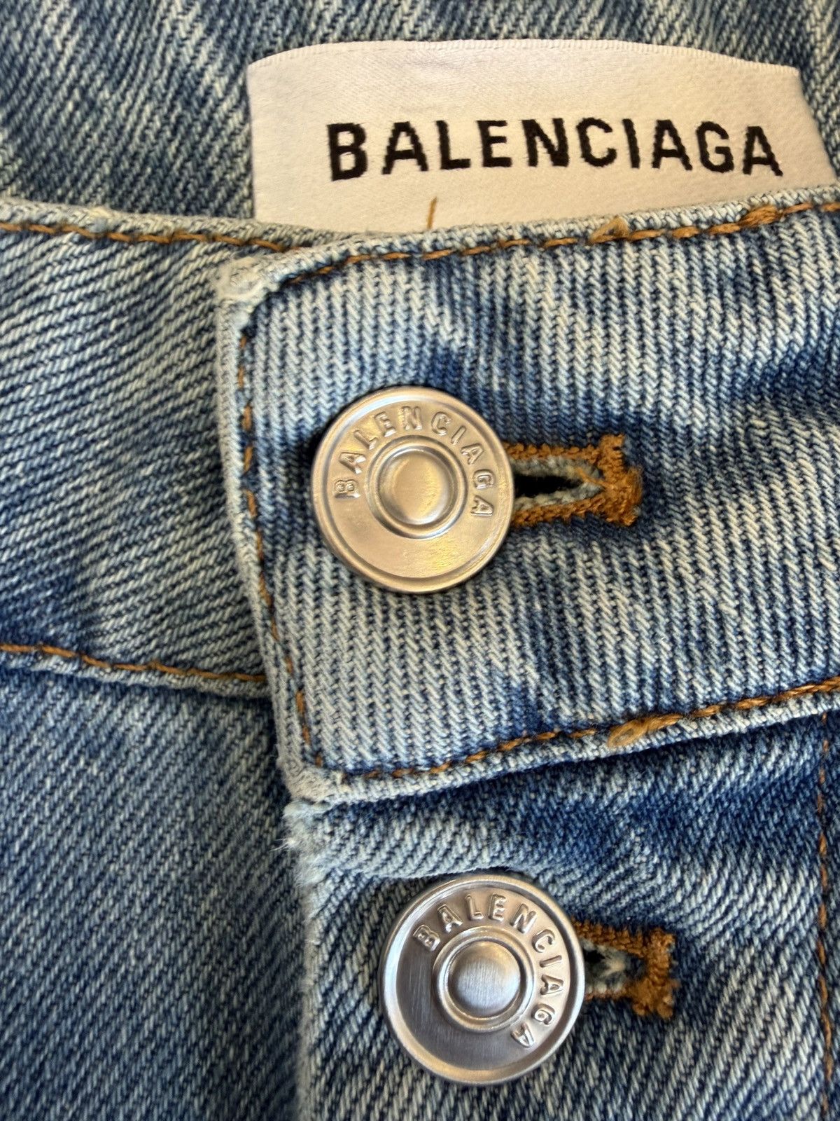 Balenciaga Balenciaga light wash denim jeans with distressed knee Size 24" / US 00 / IT 34 - 4 Thumbnail