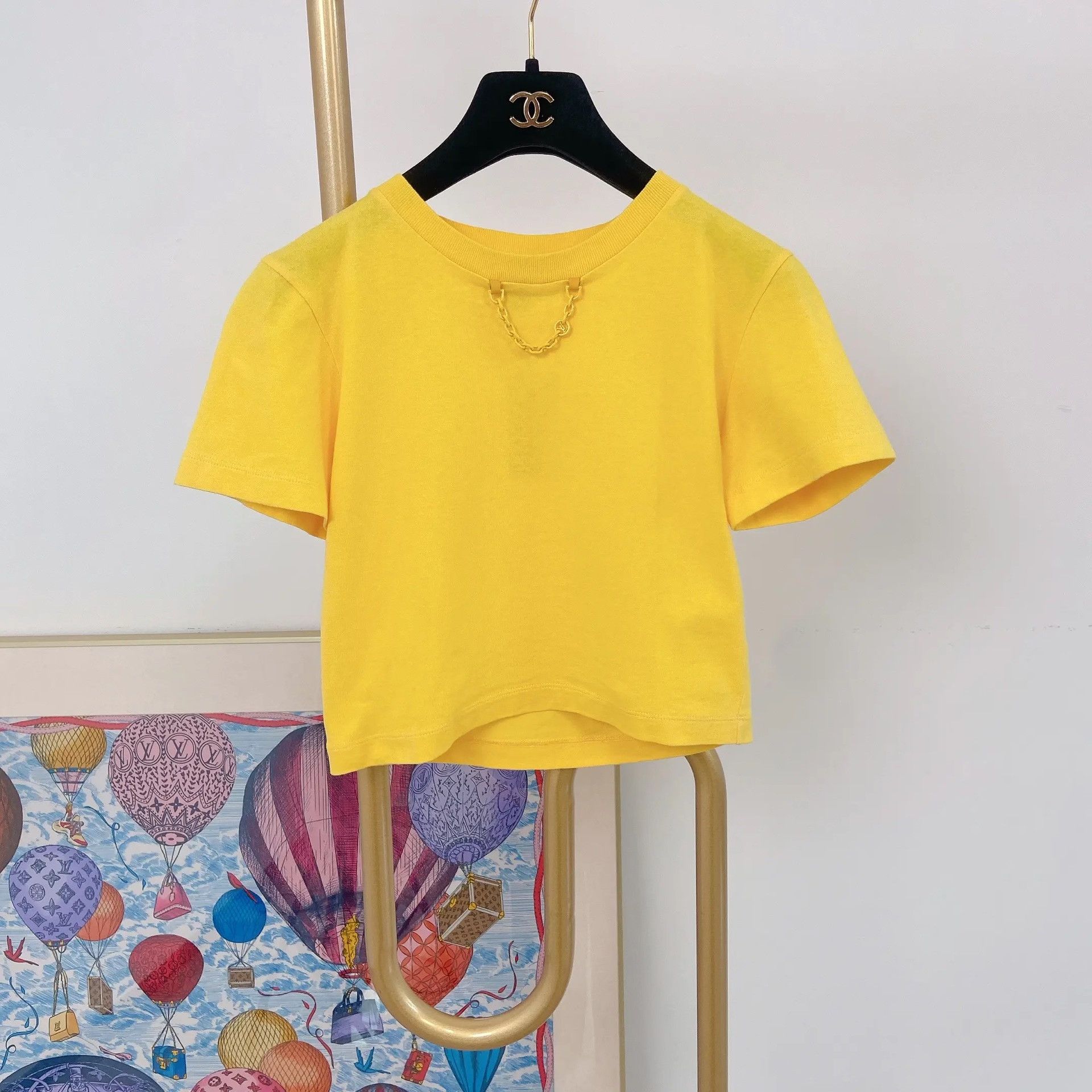 Louis Vuitton Louis Vuitton Yellow Short T-shirt XS Size XS / US 0-2 / IT 36-38 - 1 Thumbnail