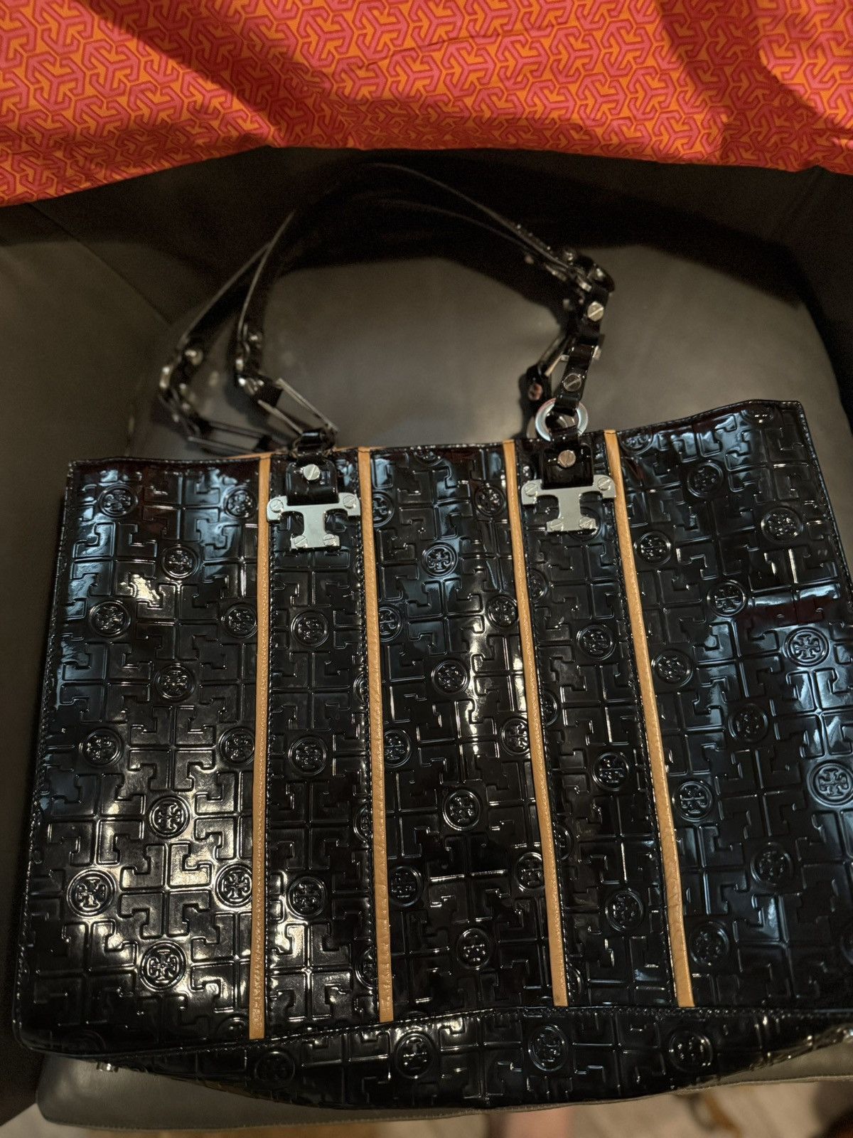 Tory Burch Tory Burch Patent Black Printed Tote w. Camel Piping Size ONE SIZE - 2 Thumbnail