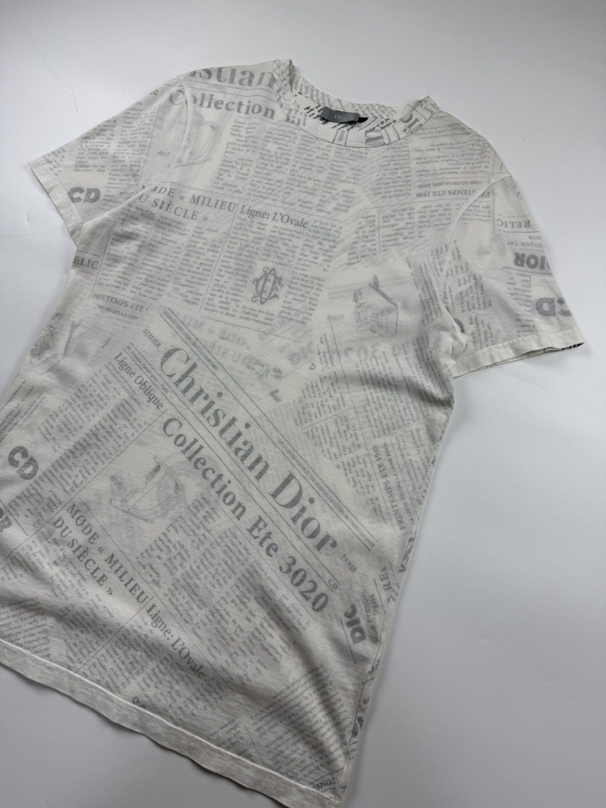 Dior Dior x Daniel Arsham S/S’20 Newspaper Print Tee Size US S / EU 44-46 / 1 - 5 Thumbnail