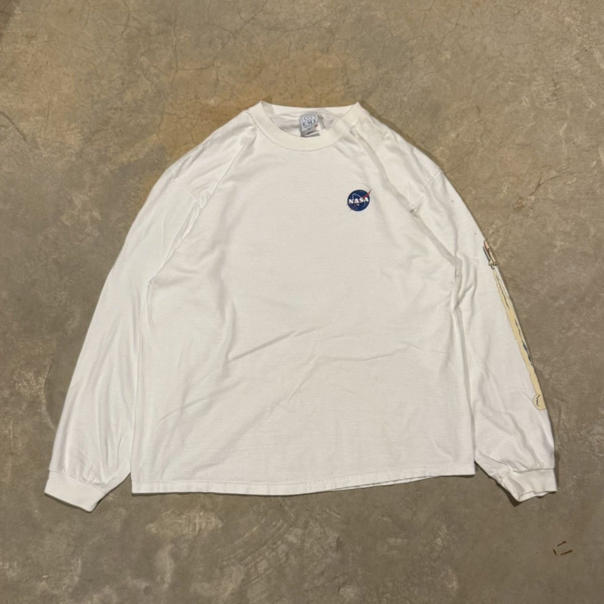 Vintage Vintage 2000s NASA Faded Distressed Rocket Long Sleeve Tee Size US XXL / EU 58 / 5 - 1 Thumbnail