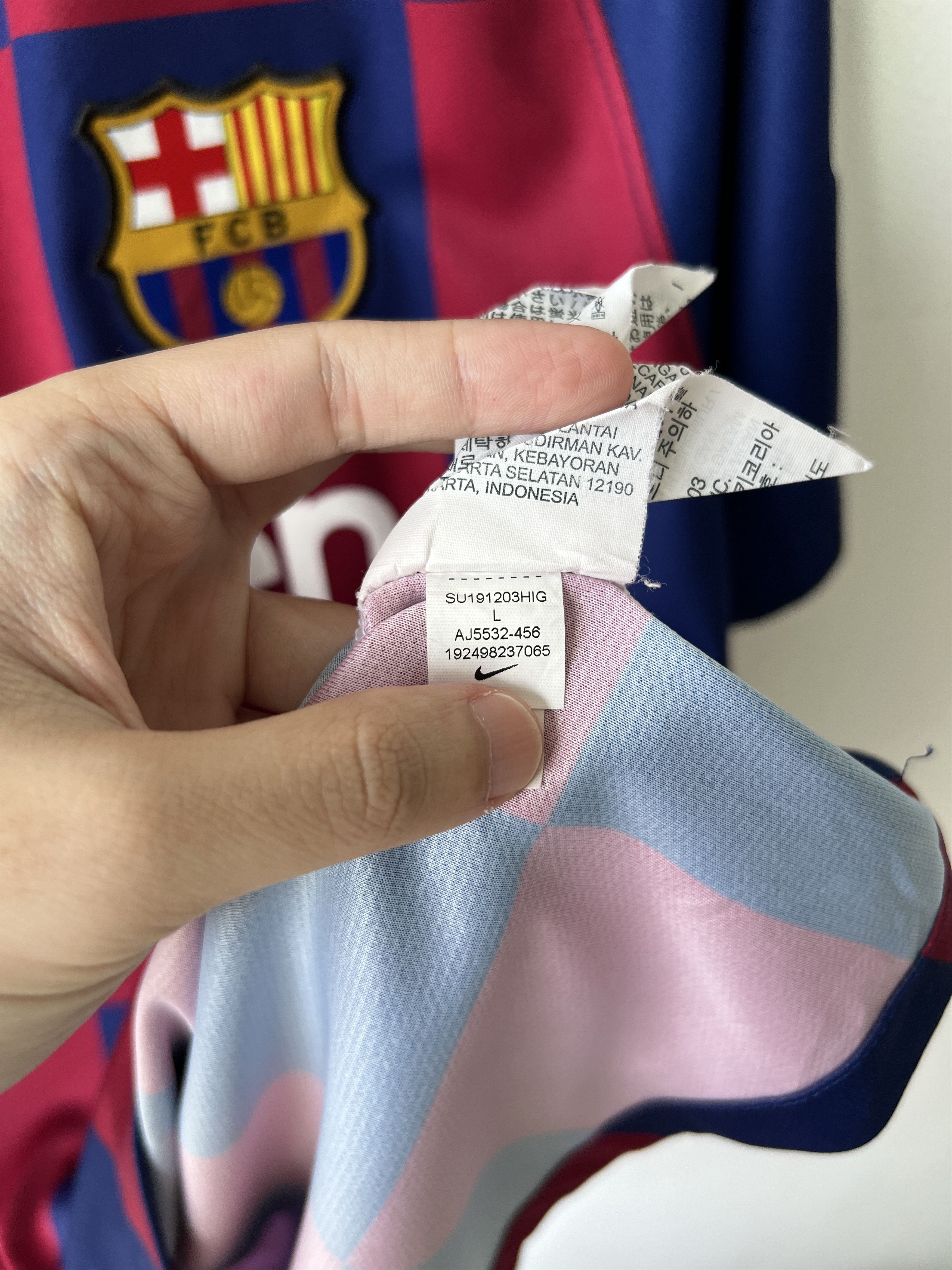 Nike (L) Barcelona 2019-20 Home Kit Pique #3 Size US L / EU 52-54 / 3 - 4 Thumbnail