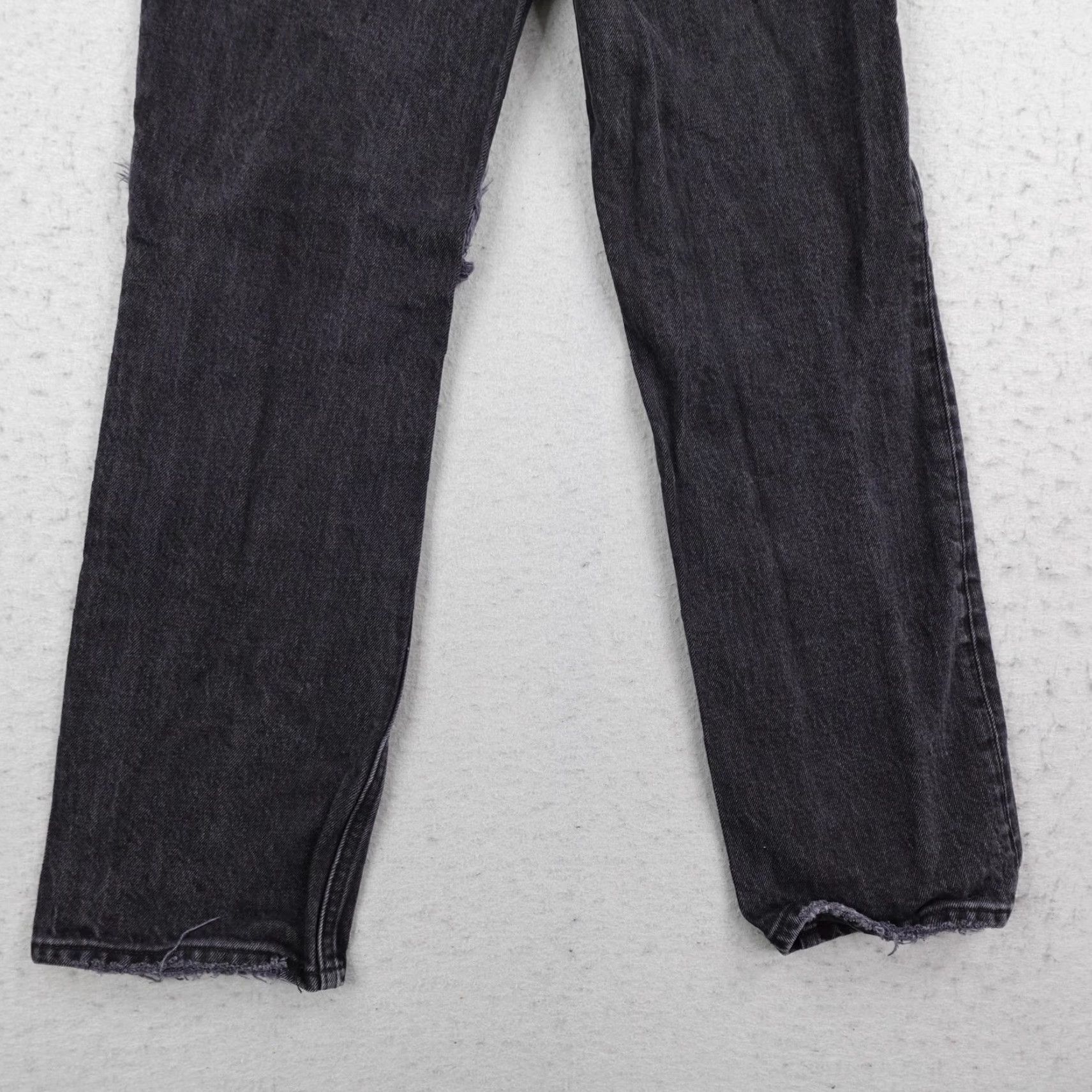 Abercrombie & Fitch Abercrombie & Fitch Jeans Womens 2 26 Black Denim 90s Straight Low Rise Distressed Jeans Size 26" / US 2 / IT 38 - 6 Thumbnail
