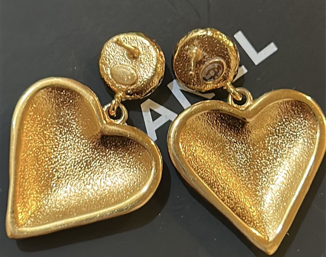 Chanel Chanel Heart Shaped CC Black Enamel, Faux Pearl Earrings Size ONE SIZE - 13 Thumbnail
