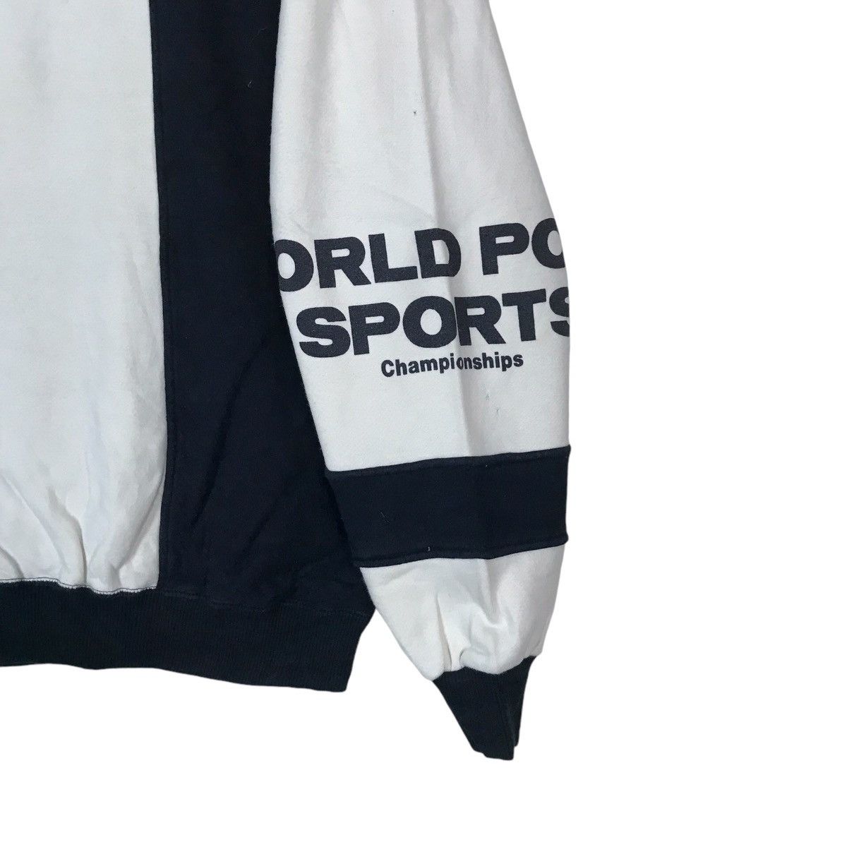 Vintage Vintage World Polo Collar Pullover Jumper Sweatshirt Size US L / EU 52-54 / 3 - 5 Thumbnail