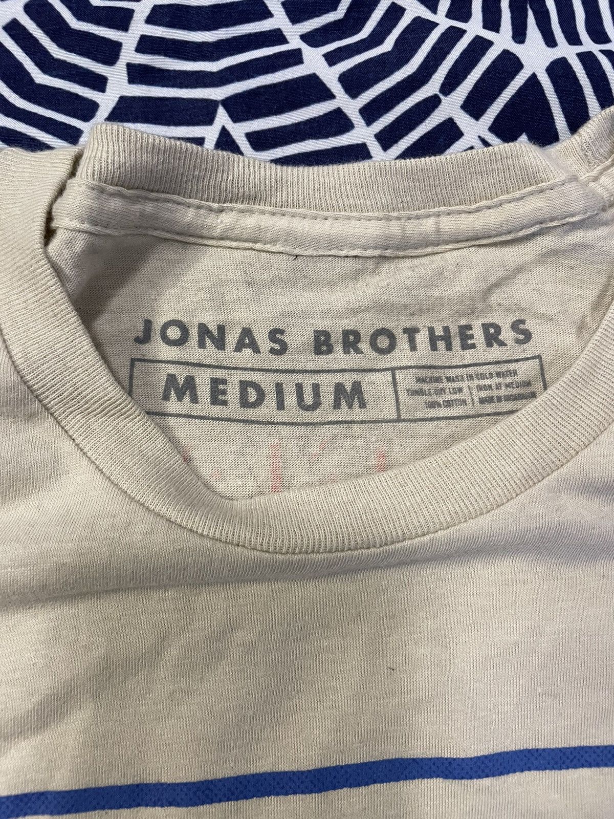 Band Tees Jonas Brothers The Tour Chicago Wrigley Field Size US M / EU 48-50 / 2 - 6 Thumbnail