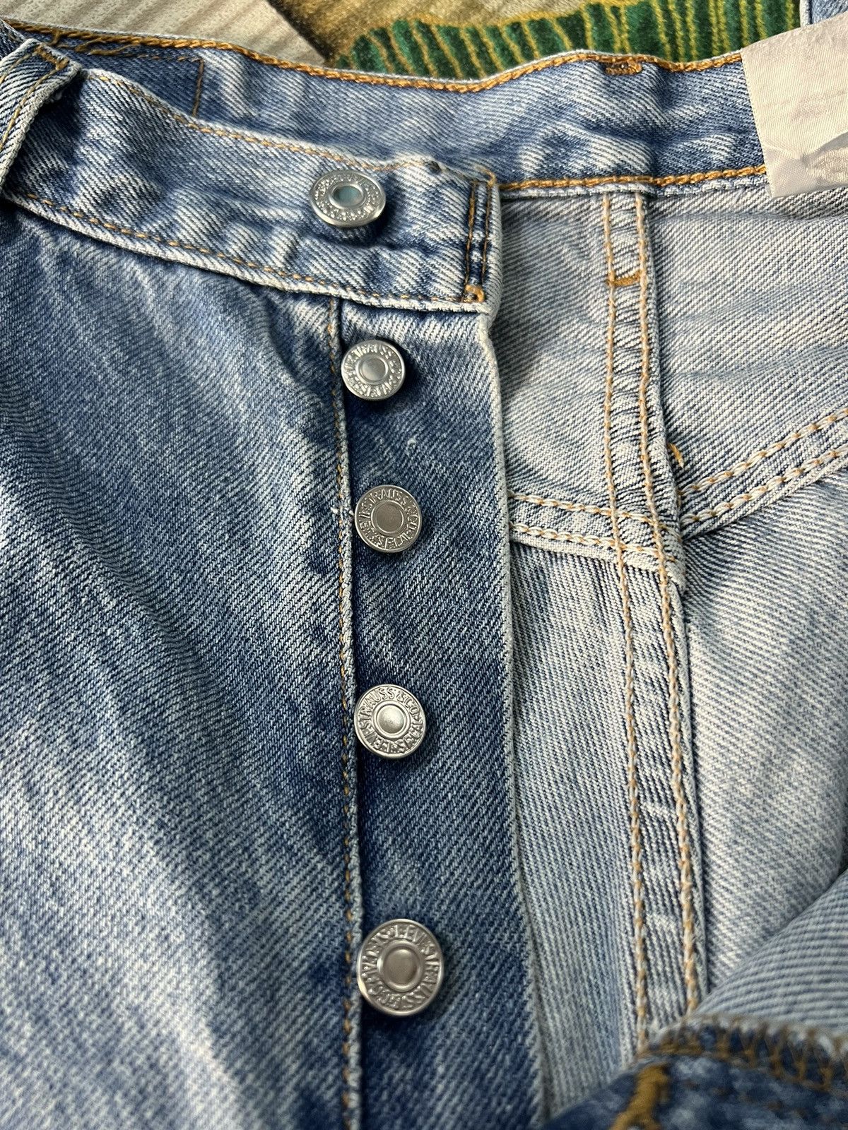 Le Grande Bleu (L.G.B.) × Levi's × Levi's Vintage Clothing VINTAGE LEVIS 501 XX LIGHT WASH JEANS Size US 34 / EU 50 - 16 Thumbnail