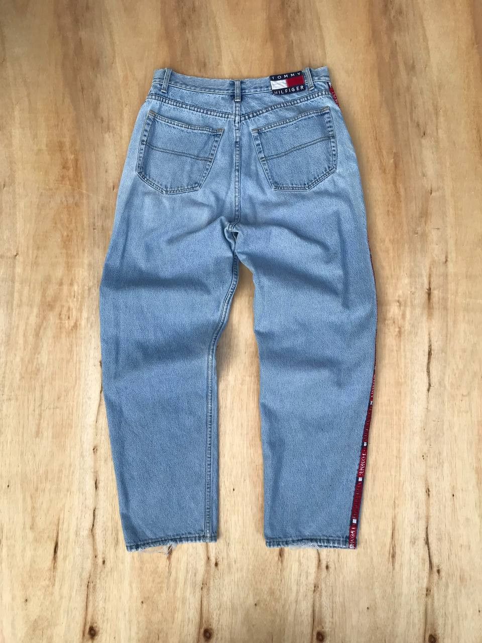 Tommy Hilfiger × Vintage VINTAGE 90S TOMMY HILFIGER SIDETAPE LOOSE LIGHTWASH Size US 30 / EU 46 - 7 Thumbnail