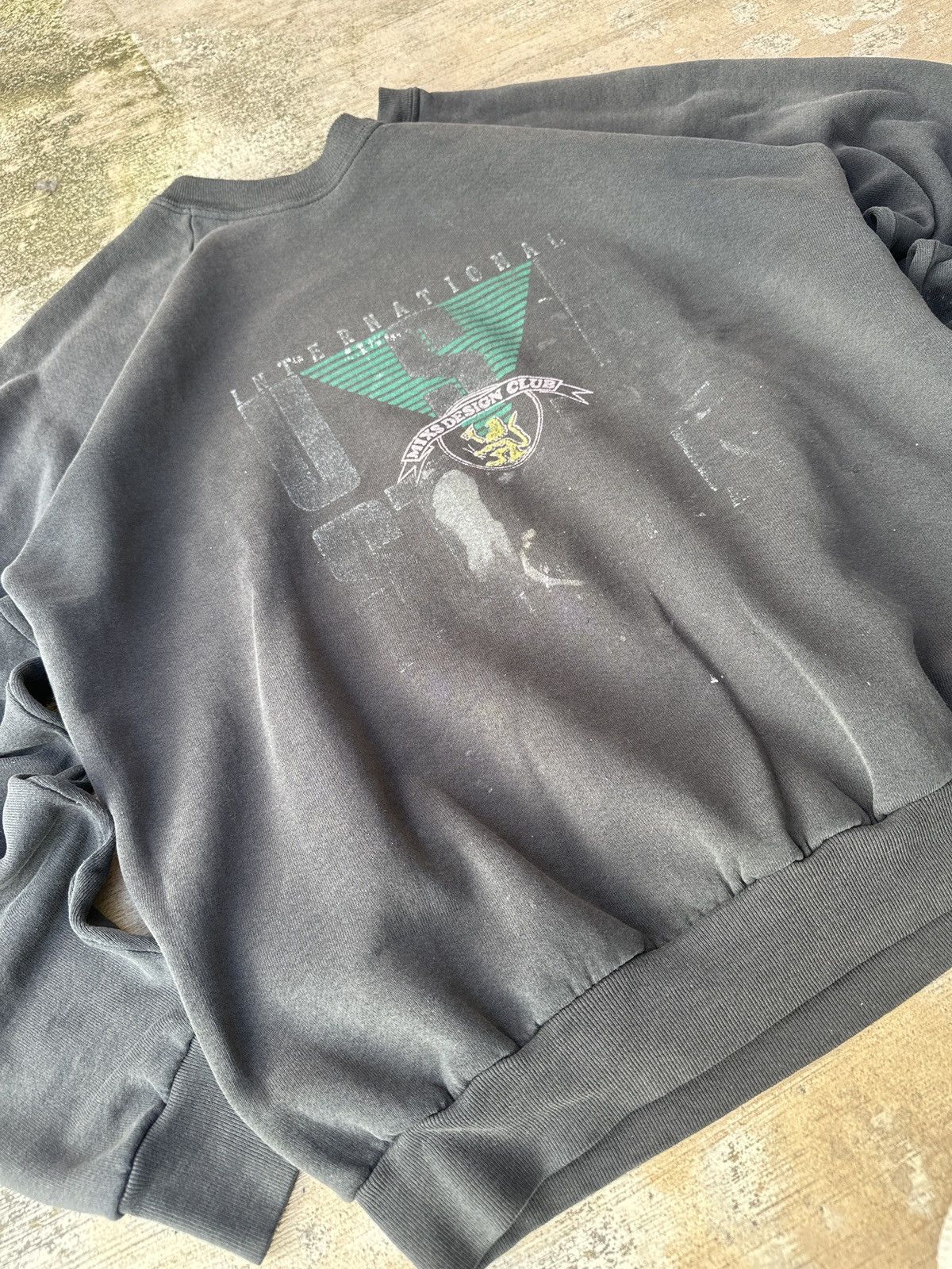 Fruit Of The Loom × Vintage Vintage 90s Faded Black USA International Sweatshirt Size US L / EU 52-54 / 3 - 2 Thumbnail