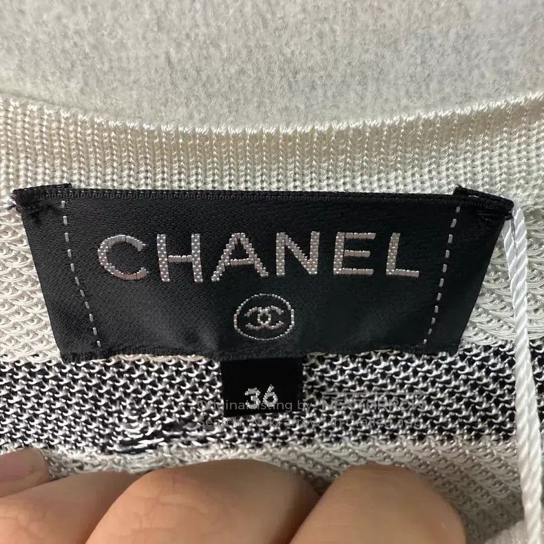 Chanel Chanel Camellia Series Gray and White Striped Knit Dress Size XS / US 0-2 / IT 36-38 - 2 Thumbnail