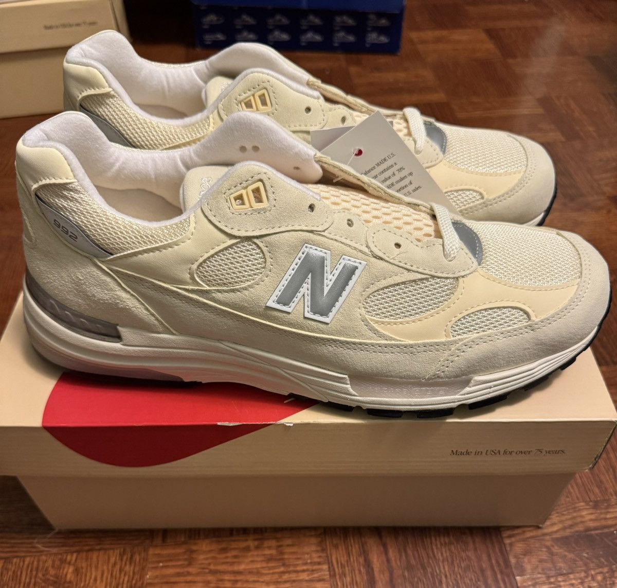 New Balance New Balance 992 Made In U.S. / Calcium Raw Cashew Size US 11 / EU 44 - 4 Thumbnail