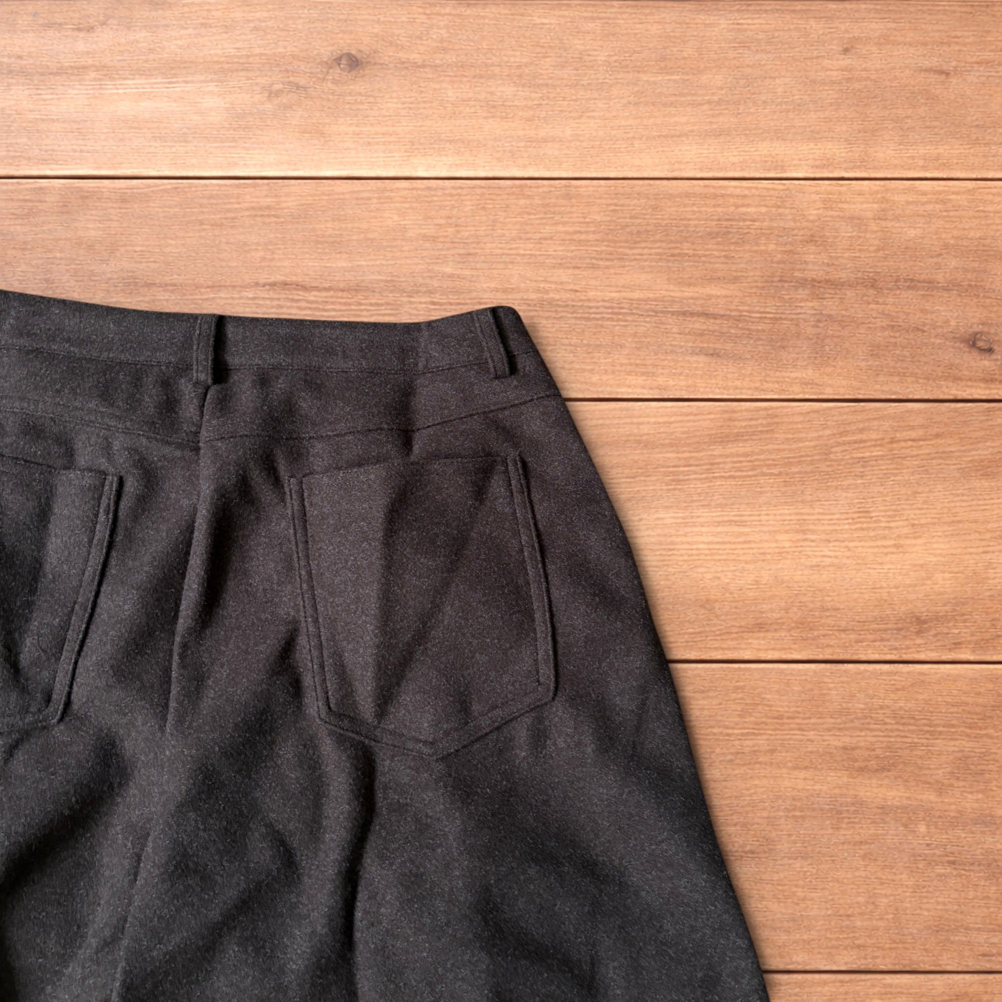 Japanese Brand Vintage style baggy wide long tailored wool shorts in brown. Size US 34 / EU 50 - 4 Thumbnail