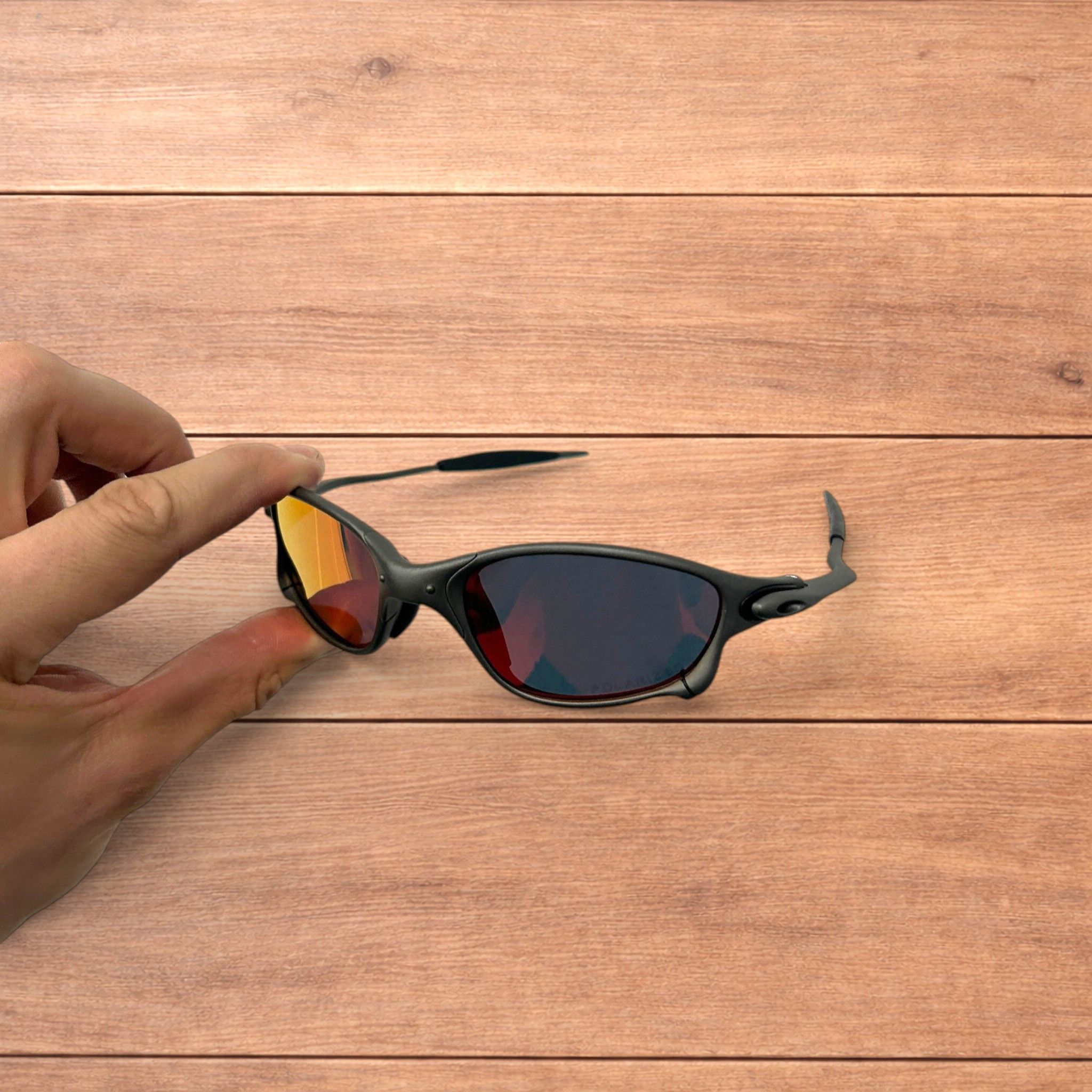 Japanese Brand Metal frame polarised sunglasses in black frame red lens. Size ONE SIZE - 5 Thumbnail