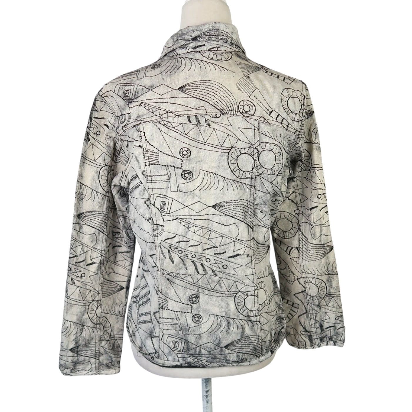 Vintage VINTAGE Chico's Cream and Black Abstract Embroidered Denim Jacket S Womens Jacket Size S / US 4 / IT 40 - 4 Thumbnail