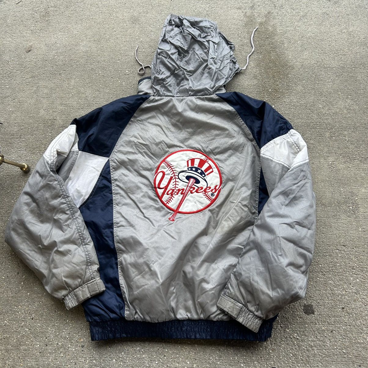 image of Mlb x New York Yankees 90's New York Yankees Lightweight Puffer Jacket Turbo Zone in Navy/Silver (S