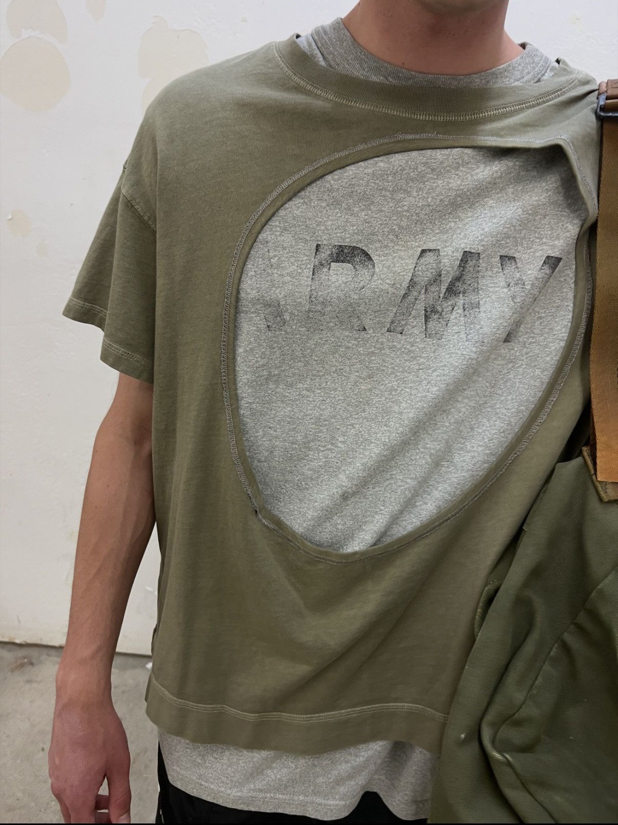The Unbranded Brand Upcycled Army T Shirt Size US L / EU 52-54 / 3 - 2 Thumbnail