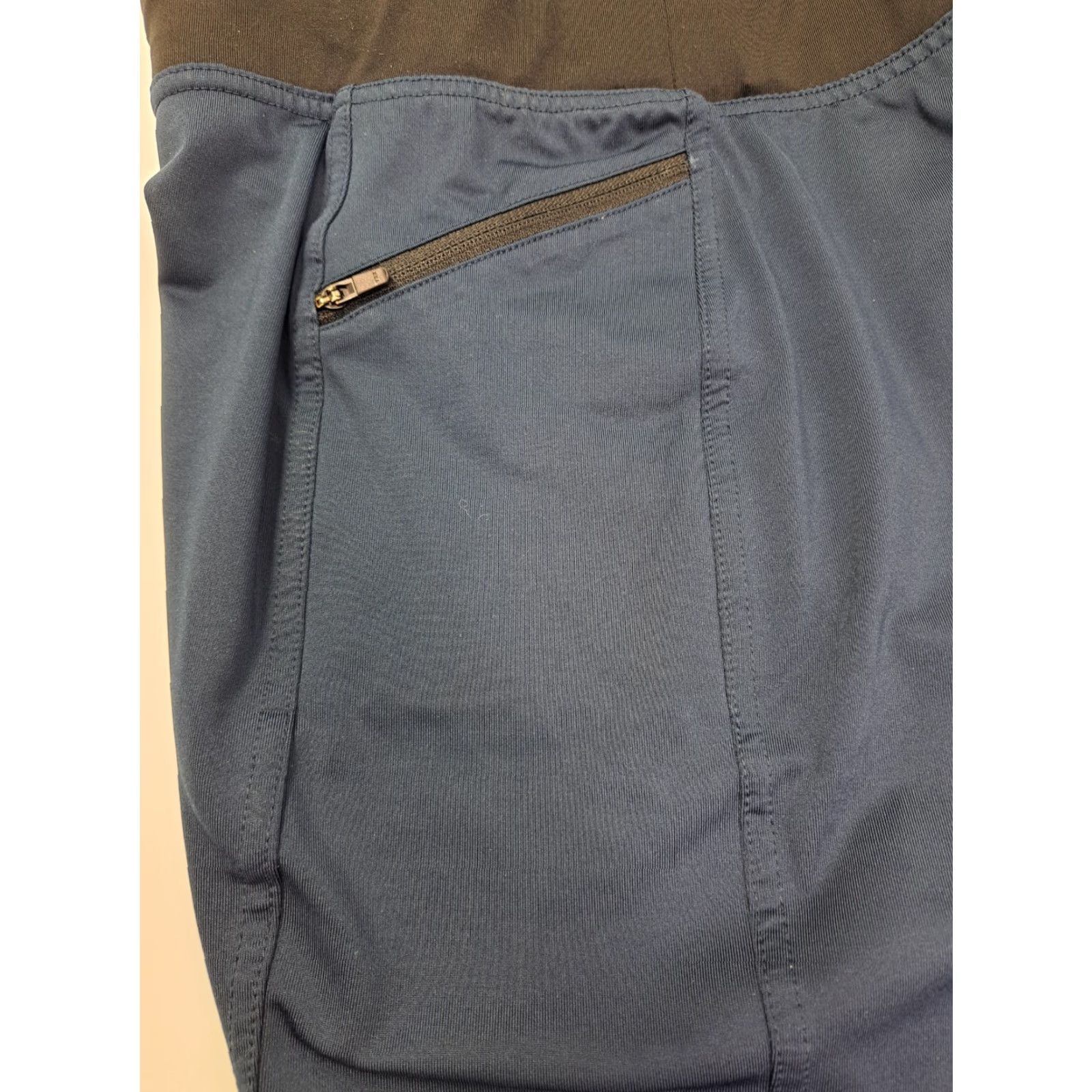 Vintage HYLETE Shorts Mens Blue Athletic Fit Zip Pockets Elastic Waist L 11in Inseam Adjustable Drawstring Pockets Logo gym Workout Size US 33 - 8 Thumbnail
