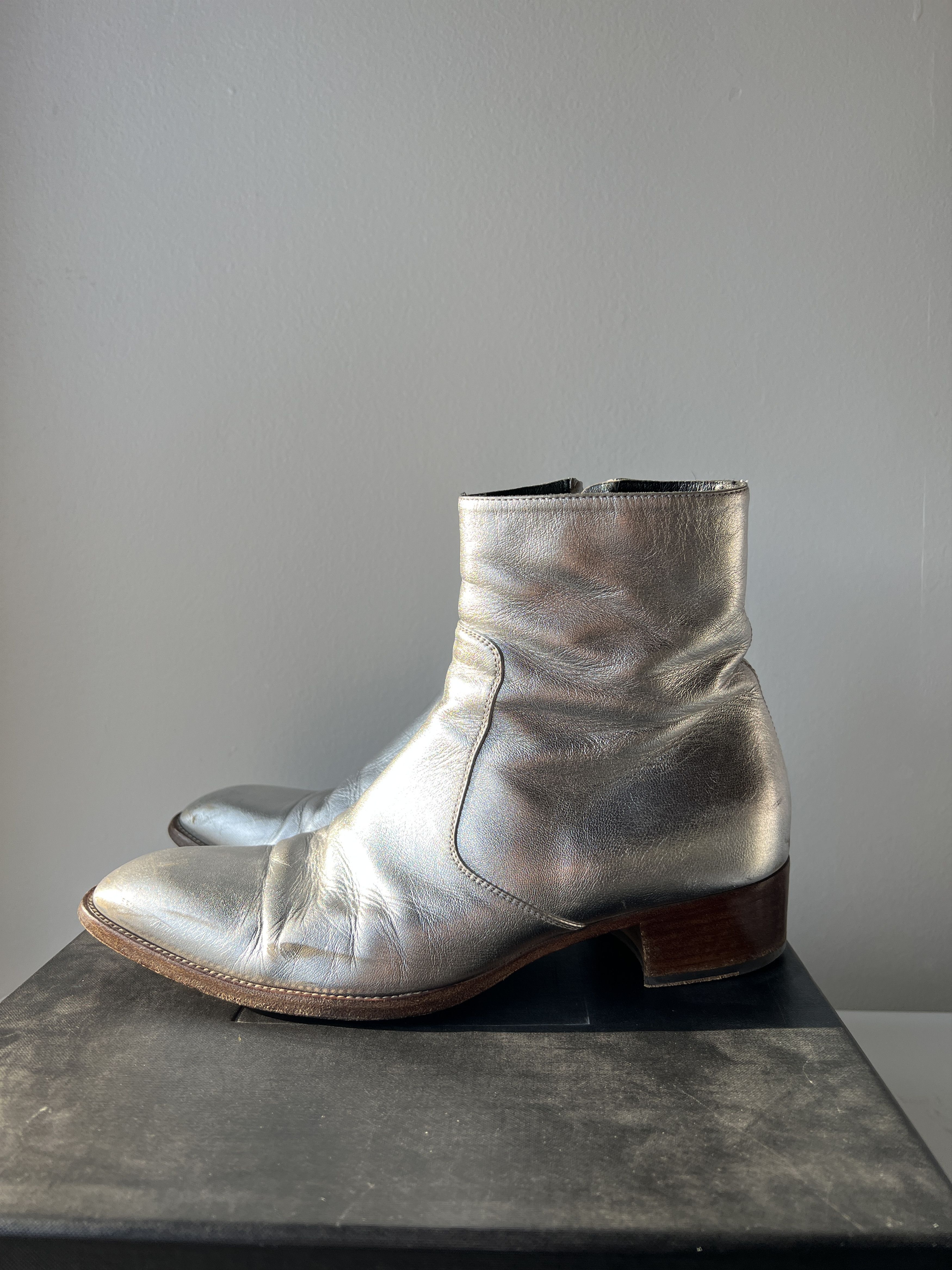 Hedi Slimane × Saint Laurent Paris SAINT LAURENT ORIGINAL WYATT METALLIC SILVER BOOT 42 Size US 9 / EU 42 - 4 Thumbnail