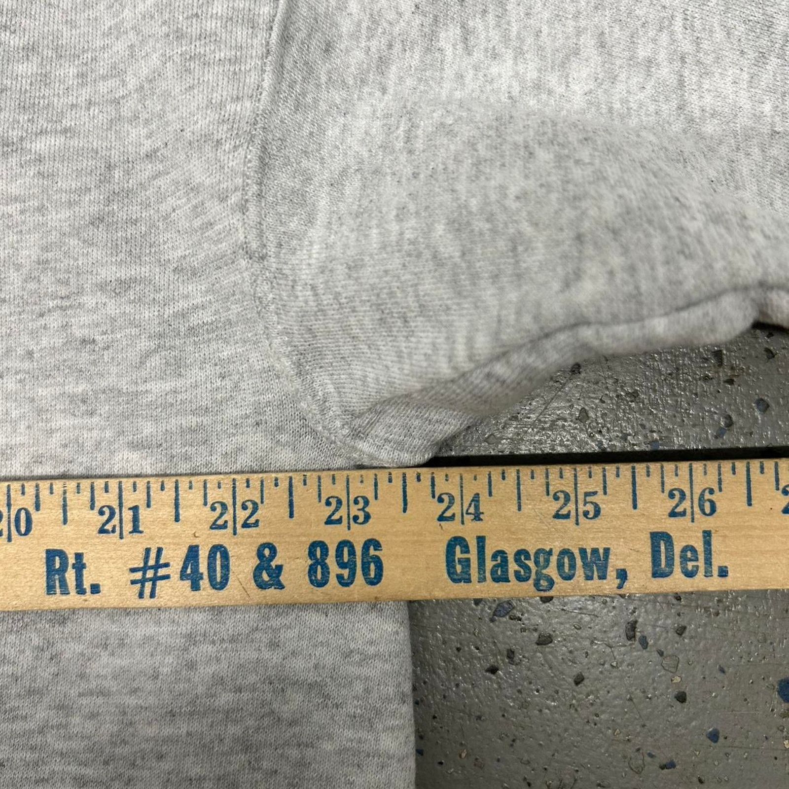 Hanes VTG 90s Connecticut crewneck sweatshirt in grey and red Size US XL / EU 56 / 4 - 6 Thumbnail
